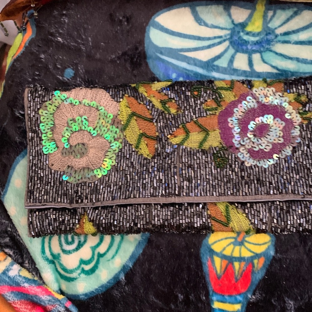 Beaded hand purse